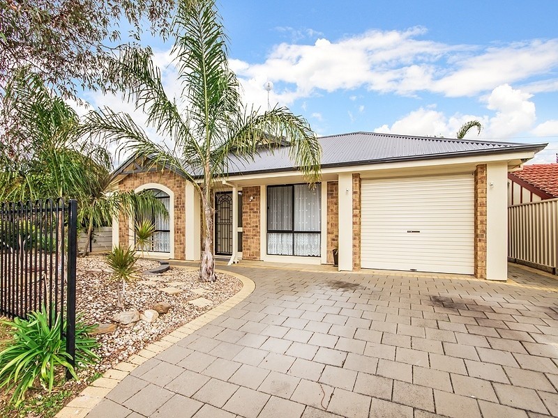 1 Suzanne Avenue, Morphett Vale SA 5162