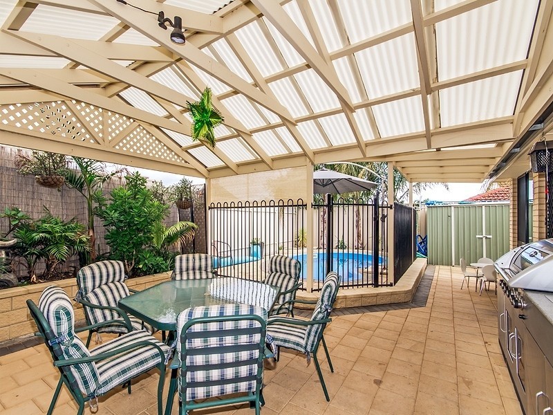 1 Suzanne Avenue, Morphett Vale SA 5162