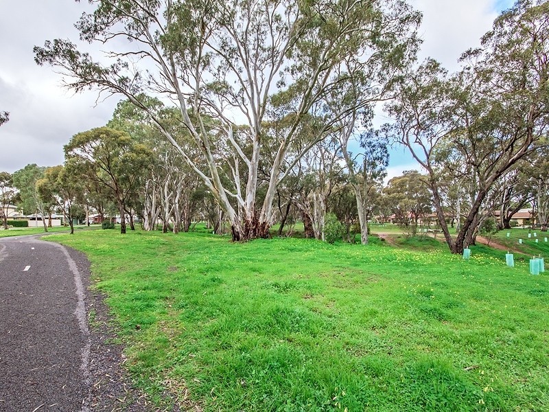 25 Suffolk Drive, Morphett Vale SA 5162