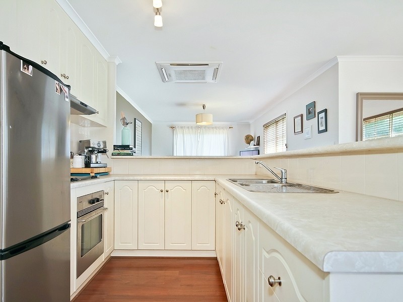 11 De-Caux Avenue, Port Willunga SA 5173