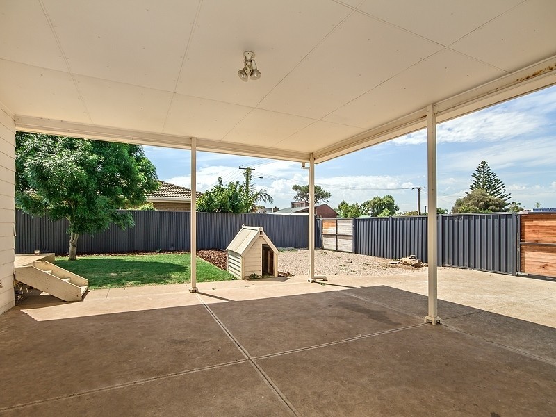 11 De-Caux Avenue, Port Willunga SA 5173