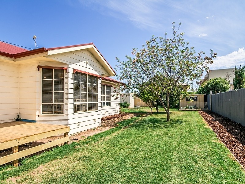 11 De-Caux Avenue, Port Willunga SA 5173