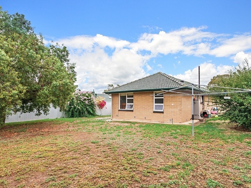 20 Adrian Street, Christie Downs SA 5164