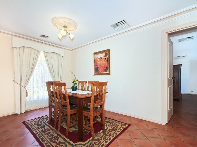 9 Seppelt Court, Woodcroft SA 5162