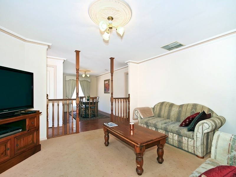 9 Seppelt Court, Woodcroft SA 5162