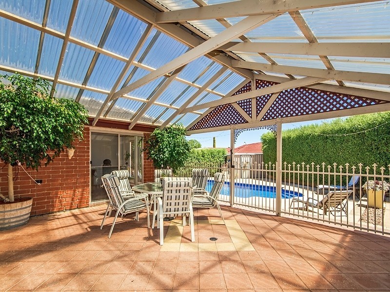 9 Seppelt Court, Woodcroft SA 5162