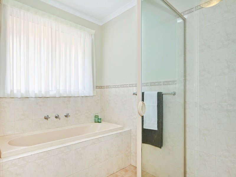 11 Fuschia Street, Huntfield Heights SA 5163