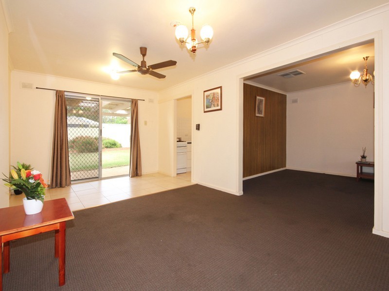 15 McCarthy Avenue, Morphett Vale SA 5162