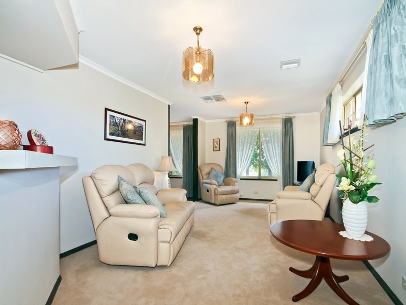 2 Admella Court, Hallett Cove SA 5158