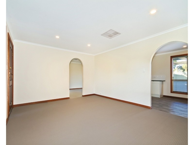 2 Hartog Street, Woodcroft SA 5162