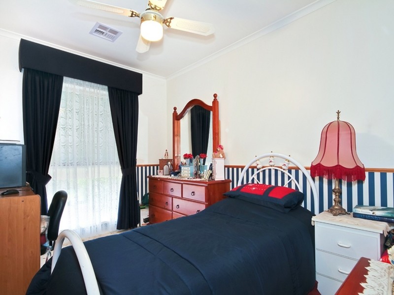 10 Hammond Avenue, Morphett Vale SA 5162
