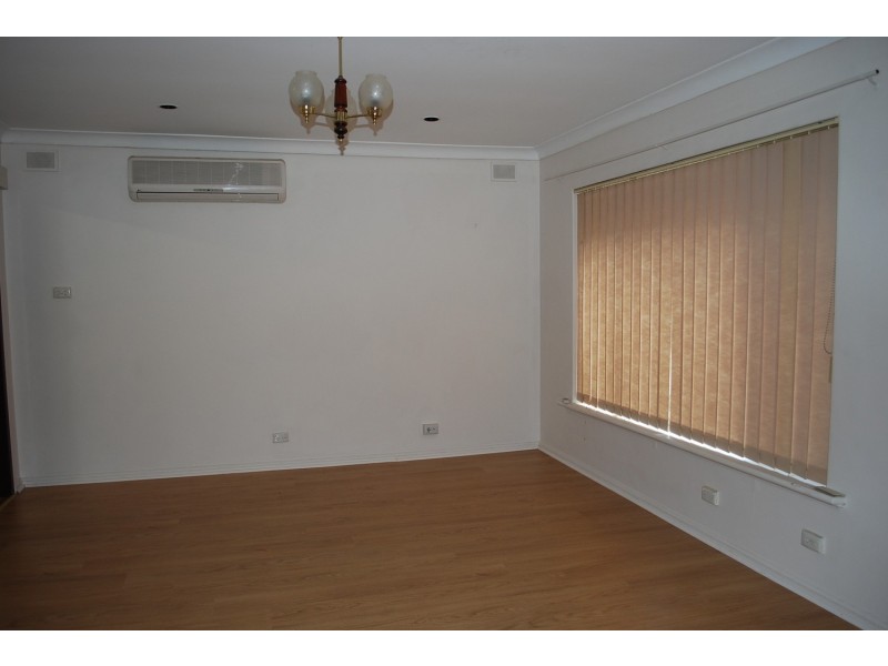 16 Carbenet Drive, Hackham SA 5163