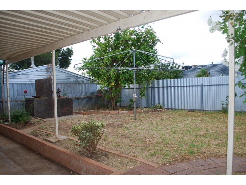16 Carbenet Drive, Hackham SA 5163