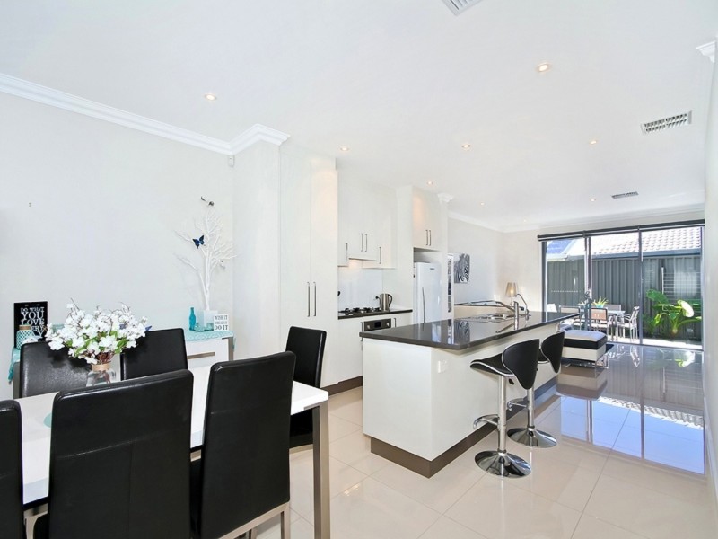 2/17 Salter Crescent, Port Noarlunga SA 5167