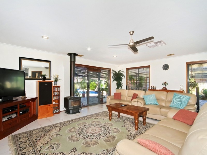 4 St Ives Way, Onkaparinga Hills SA 5163