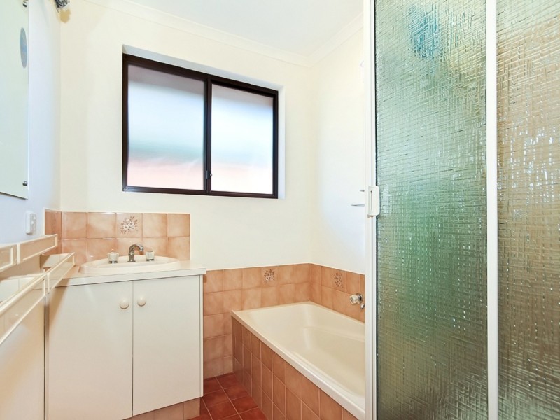 27 Champagne Crescent, Woodcroft SA 5162