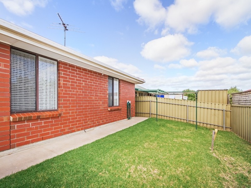 27 Champagne Crescent, Woodcroft SA 5162
