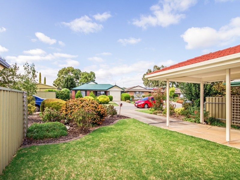 27 Champagne Crescent, Woodcroft SA 5162