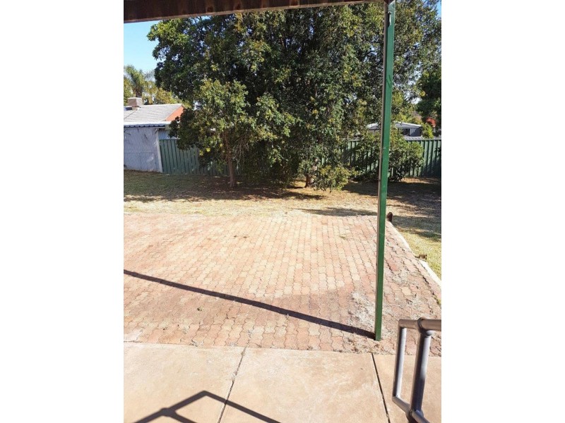 25 Hagen Crescent, Hackham West SA 5163