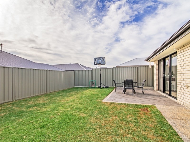 1 Buxton Road, Seaford Heights SA 5169