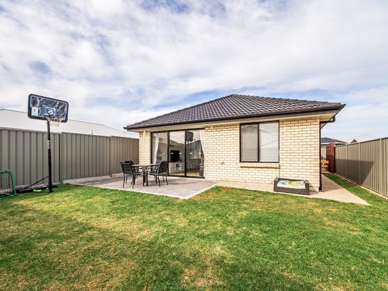 1 Buxton Road, Seaford Heights SA 5169