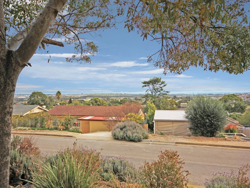 24 Darwendale Street, Huntfield Heights SA 5163