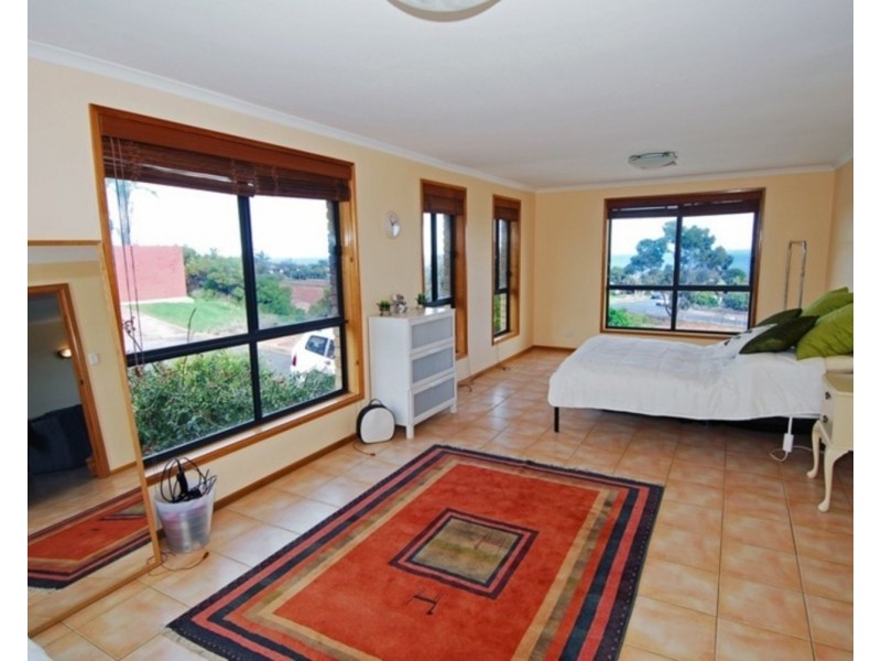 4 Cadna Street, Hallett Cove SA 5158