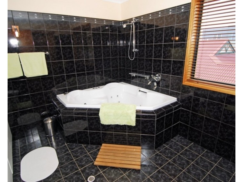 4 Cadna Street, Hallett Cove SA 5158