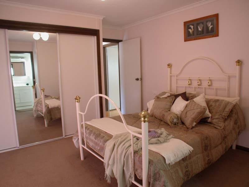 11 Surrey Street, Hawthorndene SA 5051