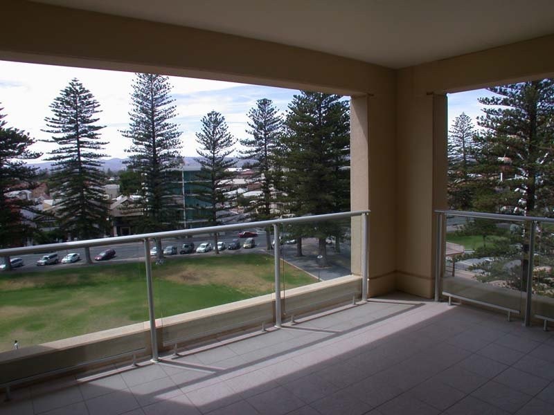 511/19 Holdfast Promenade, Glenelg SA 5045