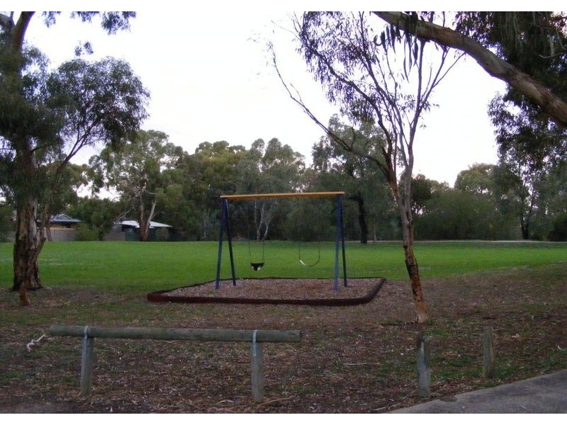 17 Jennifer Drive, Happy Valley SA 5159