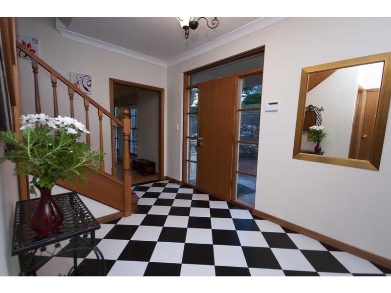 15 Shannon Crescent, Coromandel Valley SA 5051