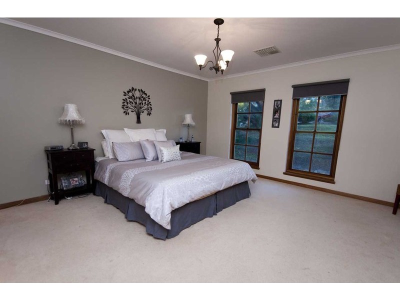 15 Shannon Crescent, Coromandel Valley SA 5051