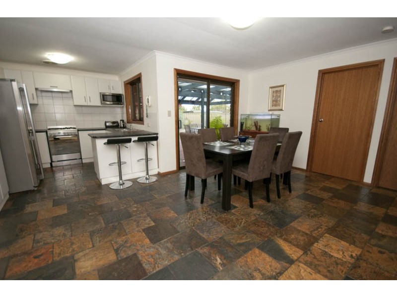 15 Hendrix Crescent, Woodcroft SA 5162