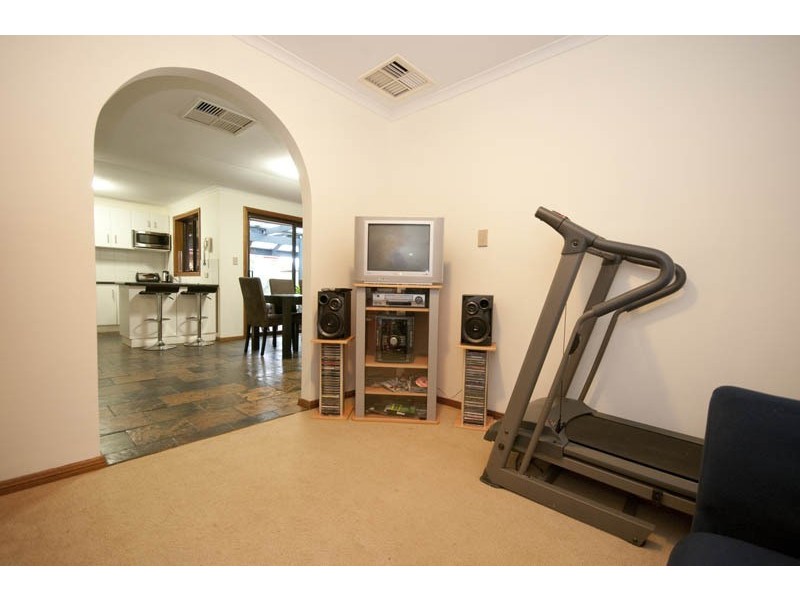 15 Hendrix Crescent, Woodcroft SA 5162