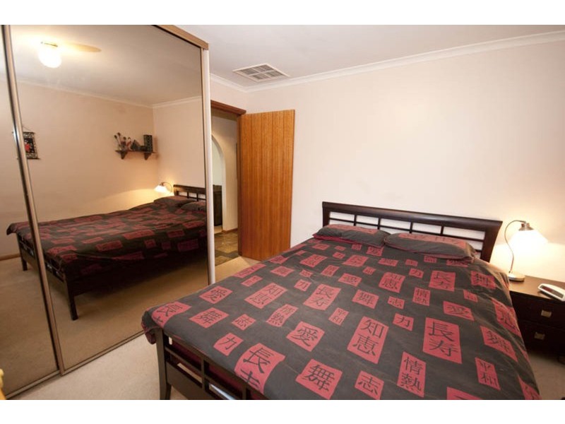 15 Hendrix Crescent, Woodcroft SA 5162