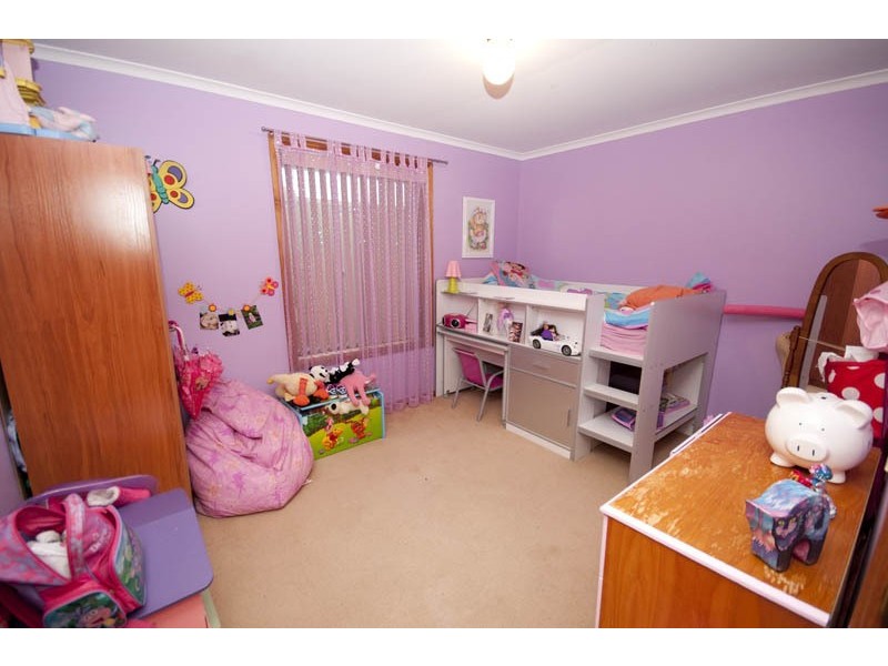 15 Hendrix Crescent, Woodcroft SA 5162