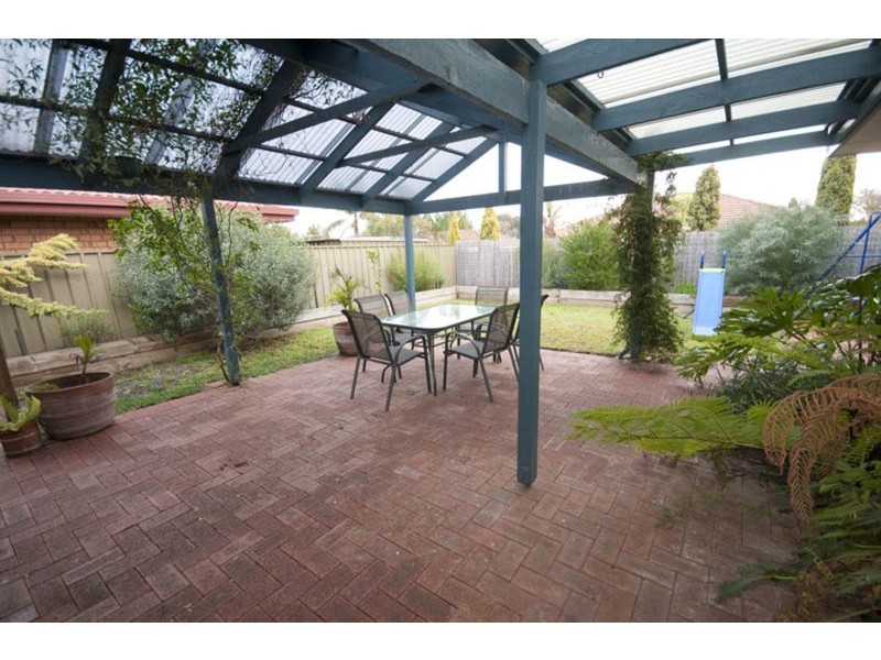 15 Hendrix Crescent, Woodcroft SA 5162