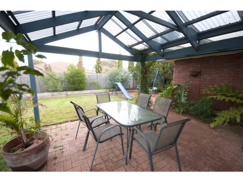 15 Hendrix Crescent, Woodcroft SA 5162