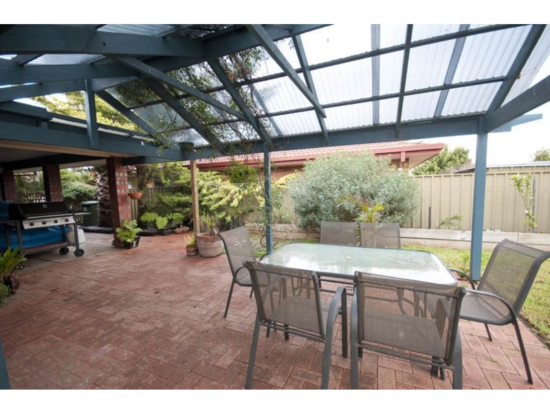 15 Hendrix Crescent, Woodcroft SA 5162