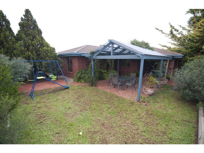 15 Hendrix Crescent, Woodcroft SA 5162