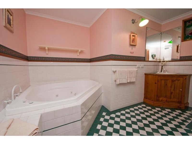 2 Sun Valley Drive, Glenalta SA 5052