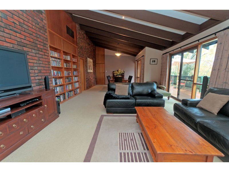 18 Hurds Hill Drive, Coromandel Valley SA 5051