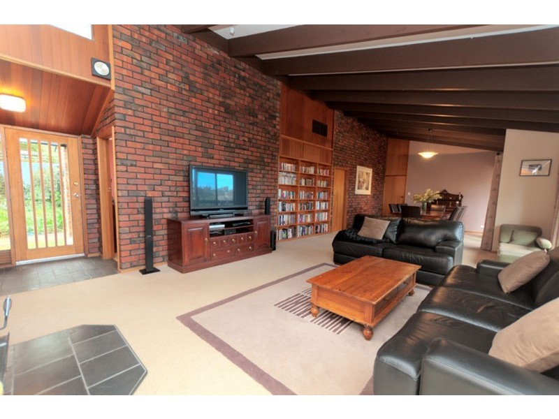 18 Hurds Hill Drive, Coromandel Valley SA 5051