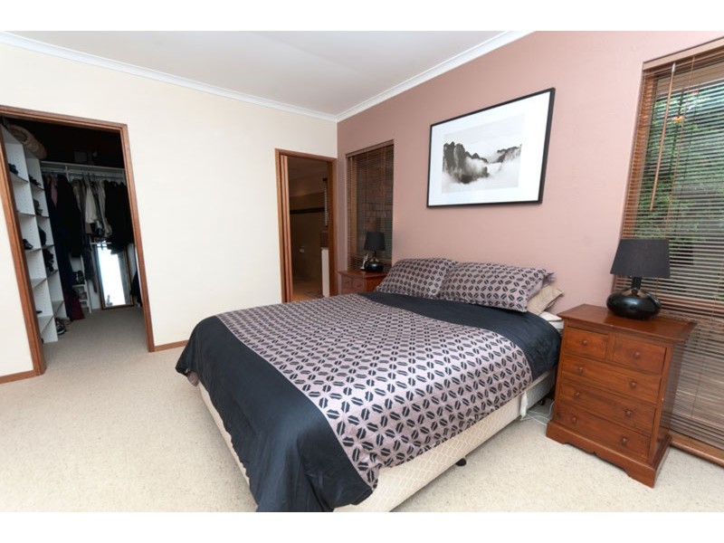 18 Hurds Hill Drive, Coromandel Valley SA 5051