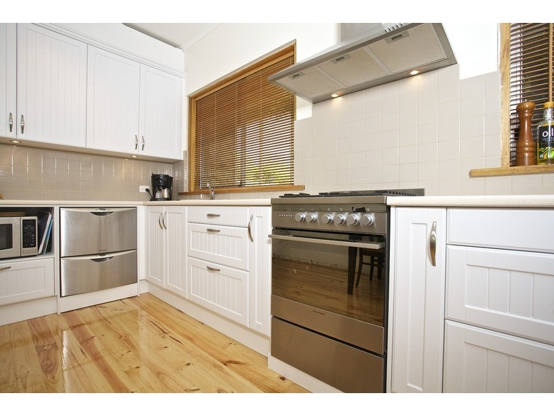 11 Highland Drive, Bellevue Heights SA 5050