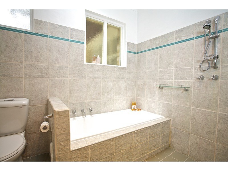 11 Highland Drive, Bellevue Heights SA 5050