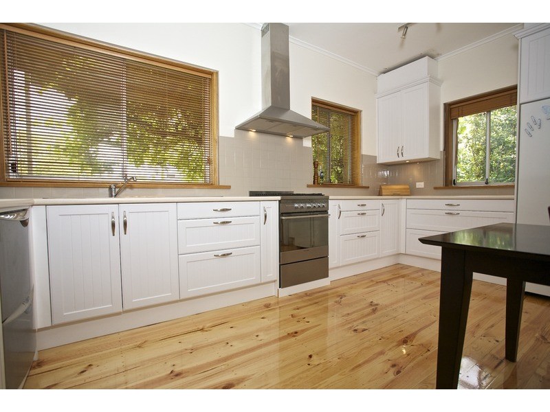 11 Highland Drive, Bellevue Heights SA 5050