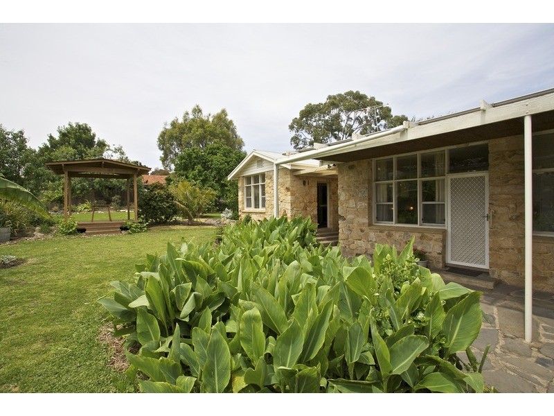 11 Highland Drive, Bellevue Heights SA 5050