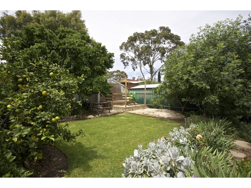 11 Highland Drive, Bellevue Heights SA 5050